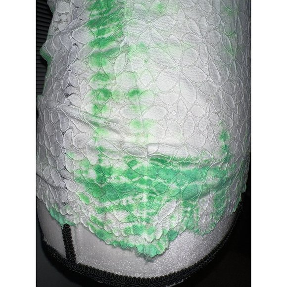 White Green Scoop Flower Embroidered Tank - NWT - SMALL - Picture 8 of 8